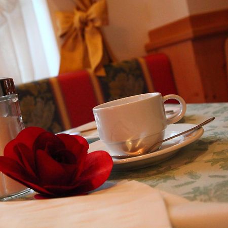 Garni Pra Fiori Hotel Campitello di Fassa Buitenkant foto