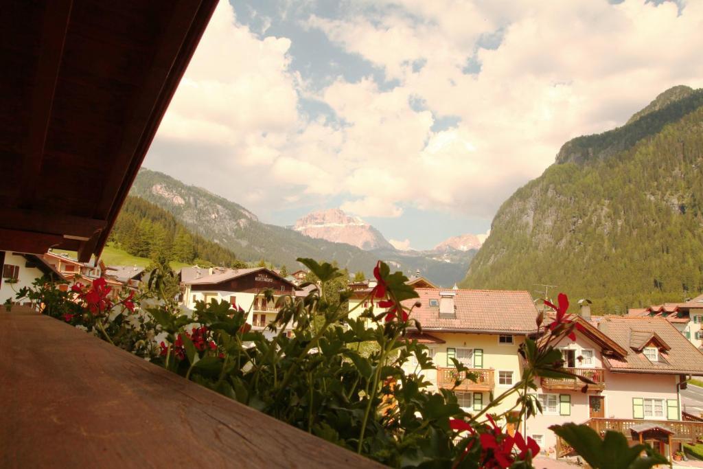 Garni Pra Fiori Hotel Campitello di Fassa Kamer foto