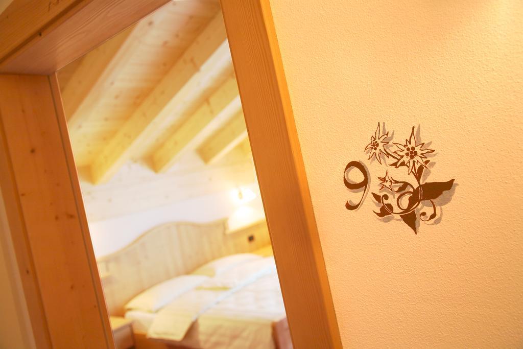 Garni Pra Fiori Hotel Campitello di Fassa Buitenkant foto