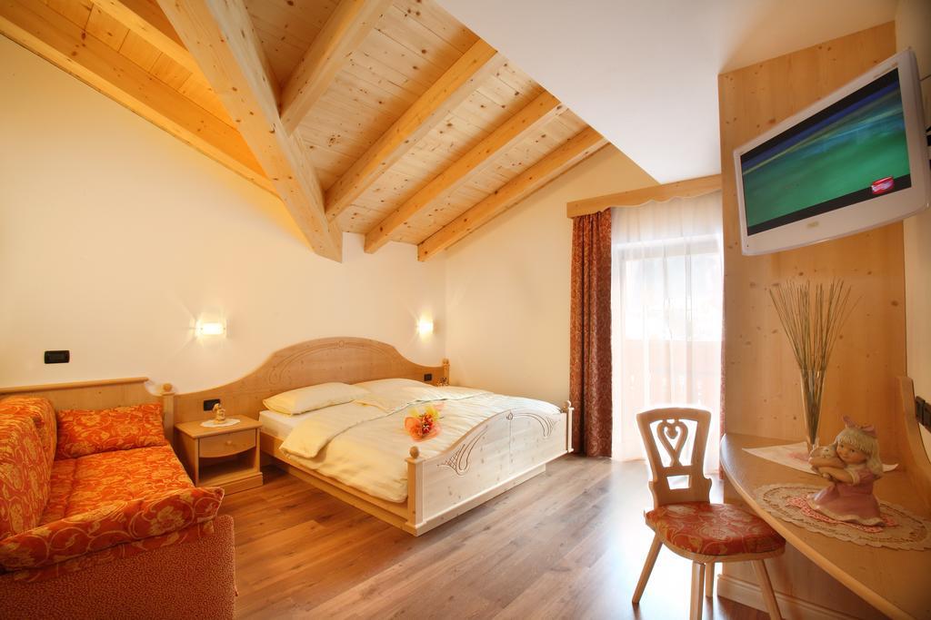 Garni Pra Fiori Hotel Campitello di Fassa Buitenkant foto