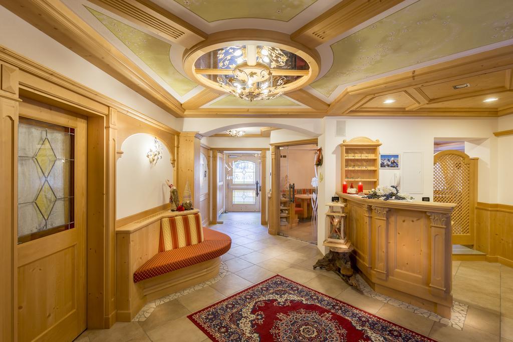 Garni Pra Fiori Hotel Campitello di Fassa Buitenkant foto