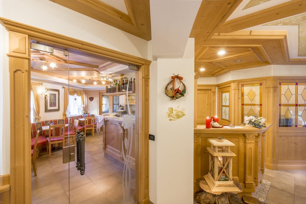 Garni Pra Fiori Hotel Campitello di Fassa Buitenkant foto