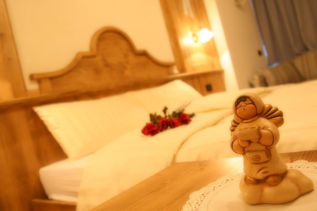 Garni Pra Fiori Hotel Campitello di Fassa Buitenkant foto
