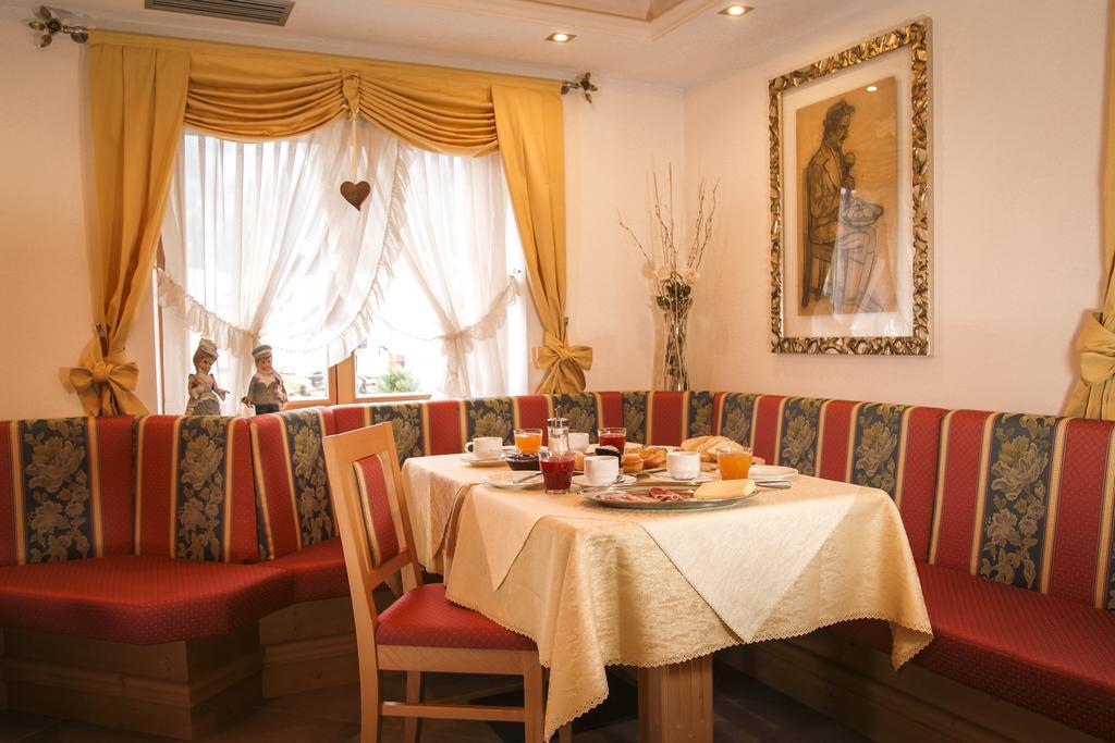 Garni Pra Fiori Hotel Campitello di Fassa Buitenkant foto